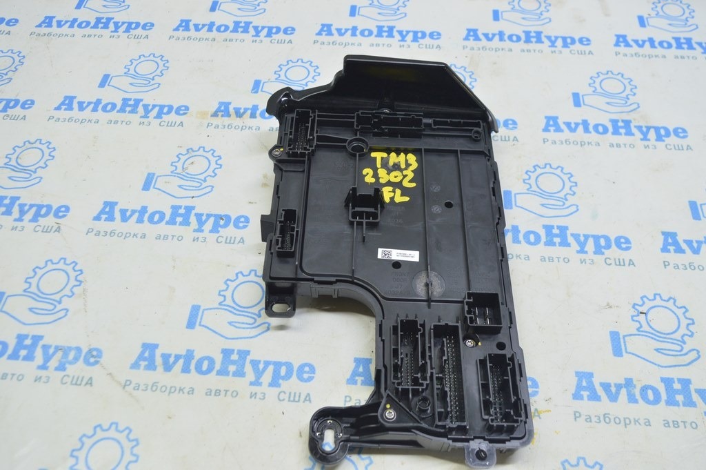 LOW VOLTAGE CONTROLLER LEFT Tesla Model 3 18- (02)