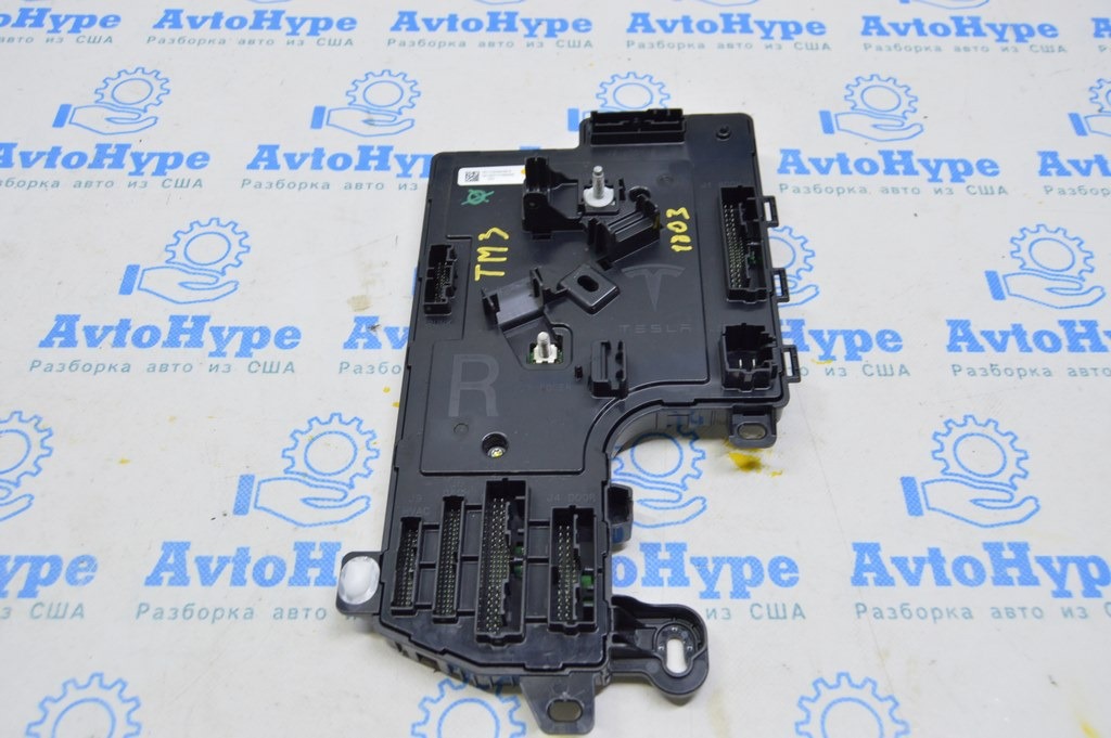 LOW VOLTAGE CONTROLLER RIGHT Tesla Model 3 18- (03)