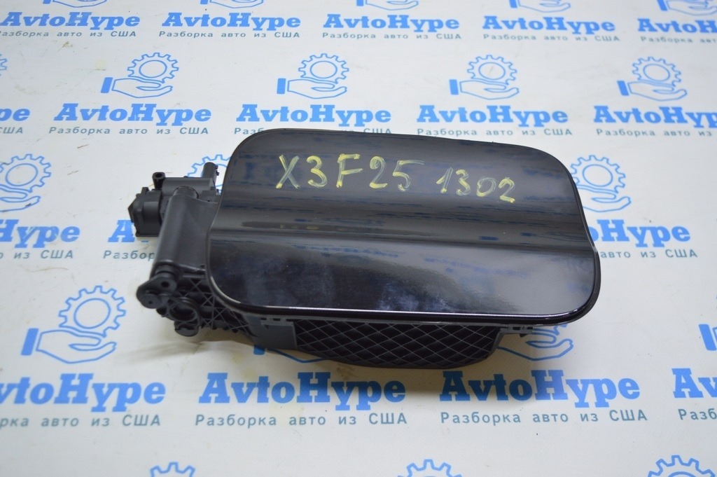 Лючок бензобака BMW X3 F25 11-17 в сборе (01) черный цвет трещинка на корпусе без замка
