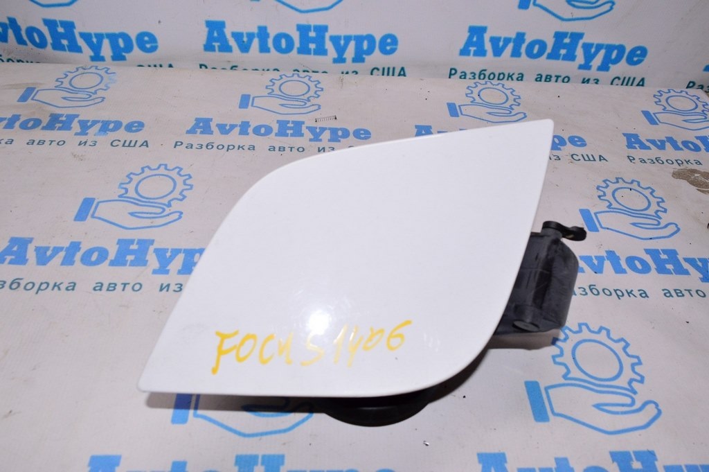 Лючок бензобака Ford Focus mk3 11-18 5d (06) белый цвет YZ