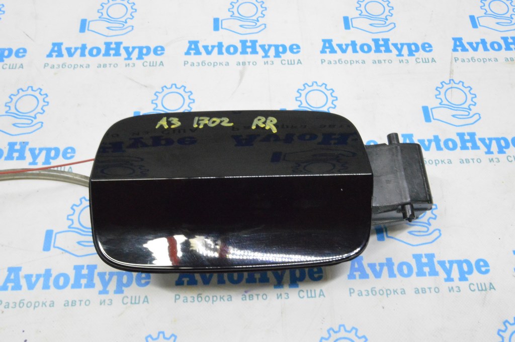 Лючок бензобака с корпусом Audi A3 8V 15-20 4d, 5d (02) черный цвет
