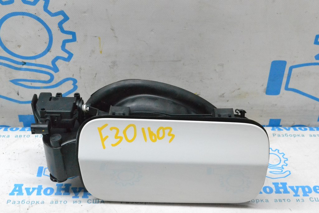 Лючок бензобака с корпусом BMW 3 F30 4d 12-19 (03) белый