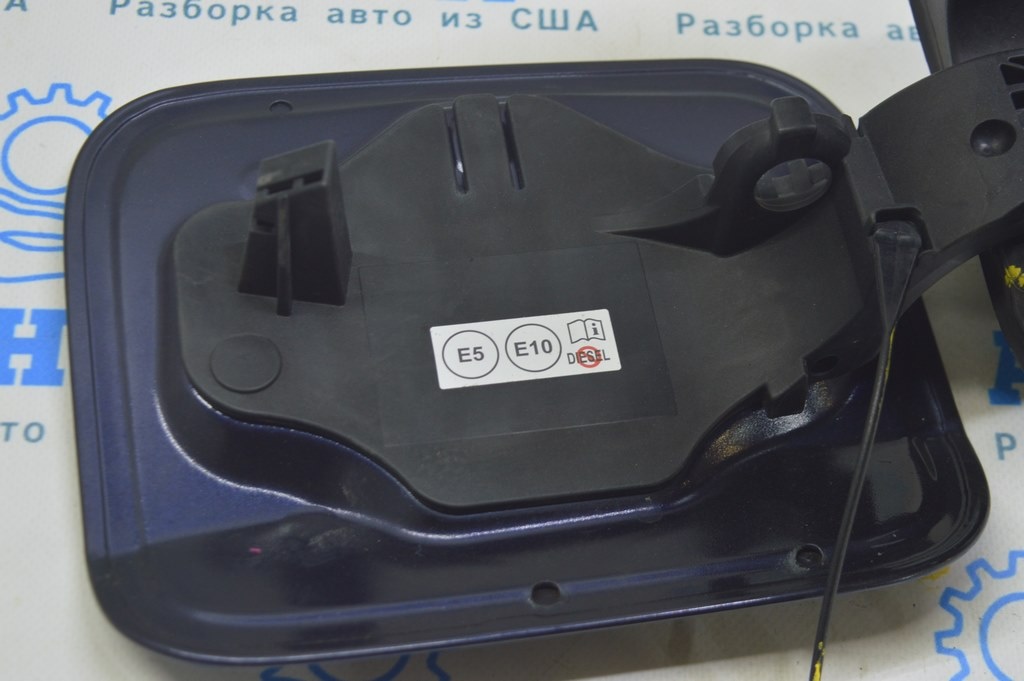 Лючок бензобака с корпусом Lexus RX450h 16-22 (02) трещина — фото 2