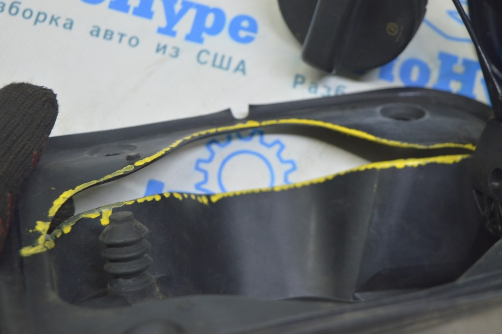Лючок бензобака с корпусом Lexus RX450h 16-22 (02) трещина — фото 4