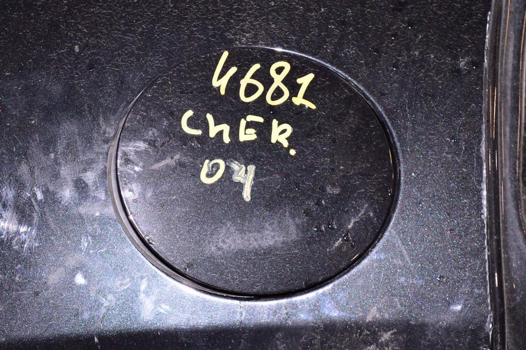 Лючок бензобака  в сборе Jeep Cherokee KL 14-черная,цвет PXR (04)