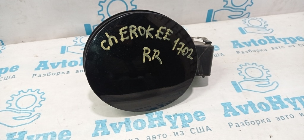 Лючок бензобака  в сборе Jeep Cherokee KL 14-черный,цвет PXR (02)