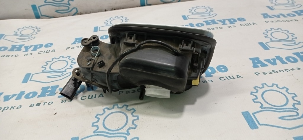 Лючок бензобака в сборе с корпусом Chevrolet Volt 16- белый (01) — фото 2