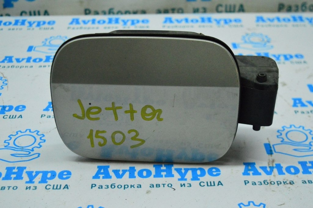 Лючок бензобака VW Jetta 11-18 USA золотистый (03)