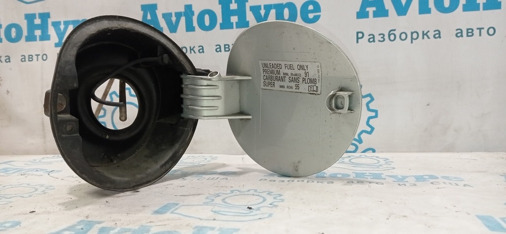 Лючок бензобака VW Tiguan 09-17 (06) серебро — фото 2