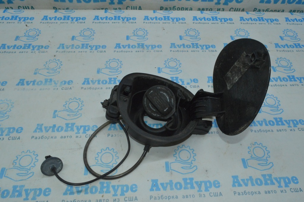 Лючок бензобака VW Tiguan 09-17 (08) черный — фото 2