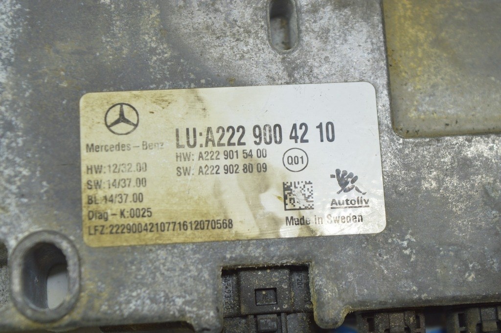 Модуль управления системой ночного видения Mercedes W222 14-22 (01) с фишкой — фото 3