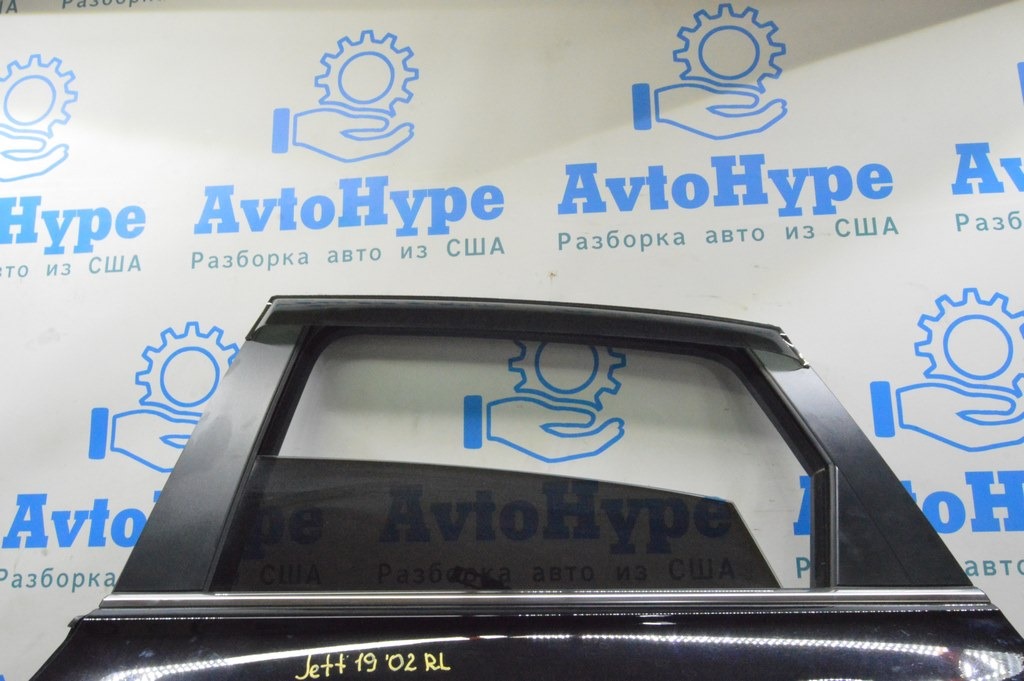Молдинг дверь-стекло центральный зад лев VW Jetta 19- хром