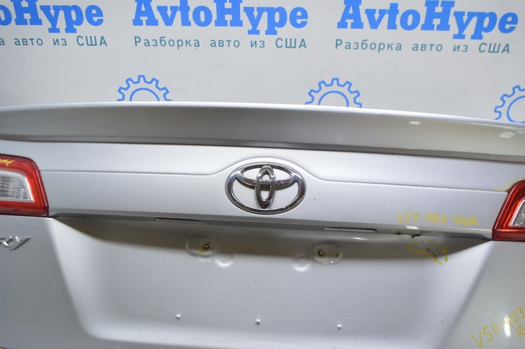 Молдинг крышки багажника Toyota Camry v50 12-14 usa (03) дефект