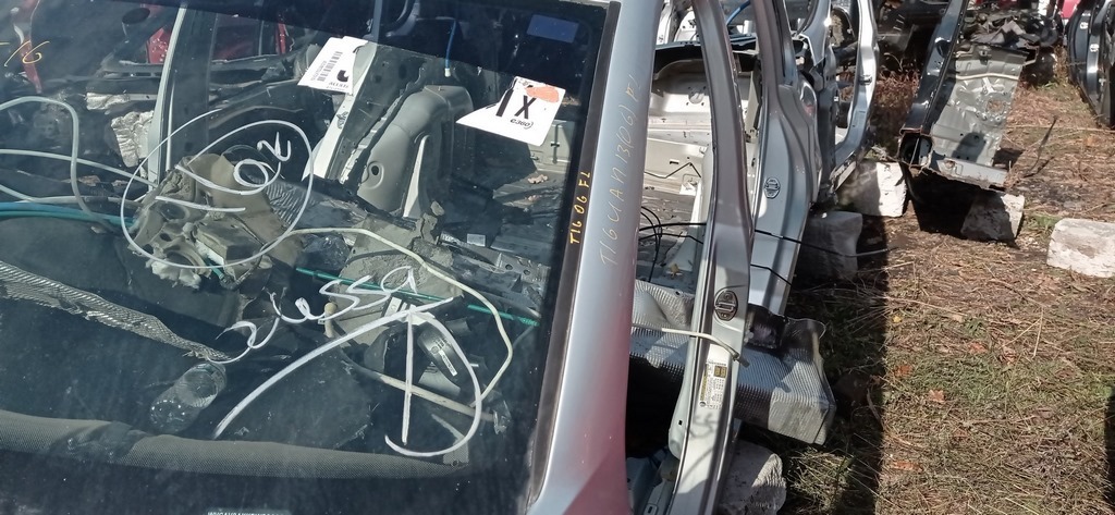 Молдинг лобового стекла лев VW Tiguan 09-17
