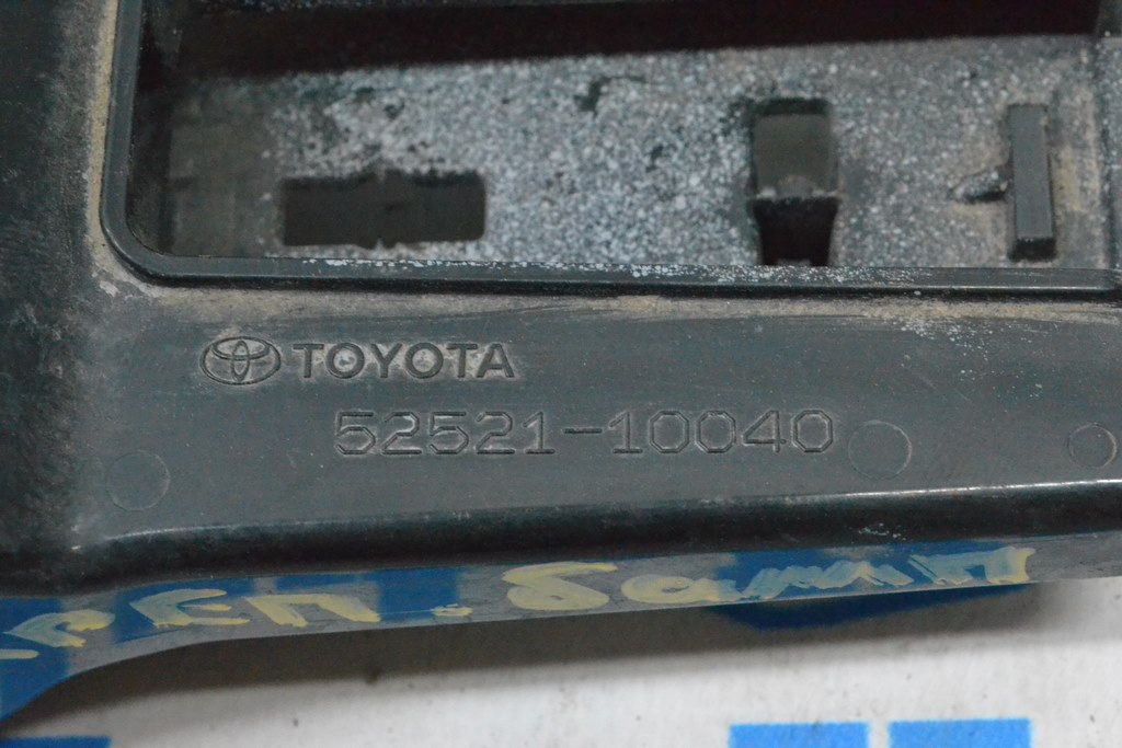 Кронштейн решетки радиатора центральный grill Toyota C-HR 18-22 — фото 3