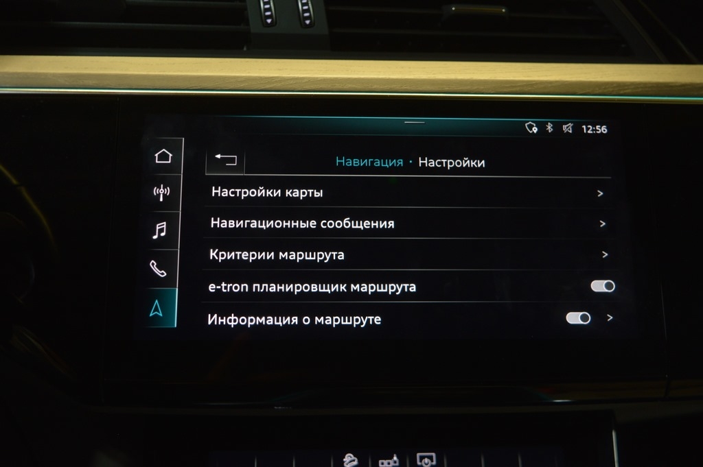 Монитор, дисплей, навигация верхний Audi E-Tron (Q8) GEN 18-23 10.1" (01) царапина