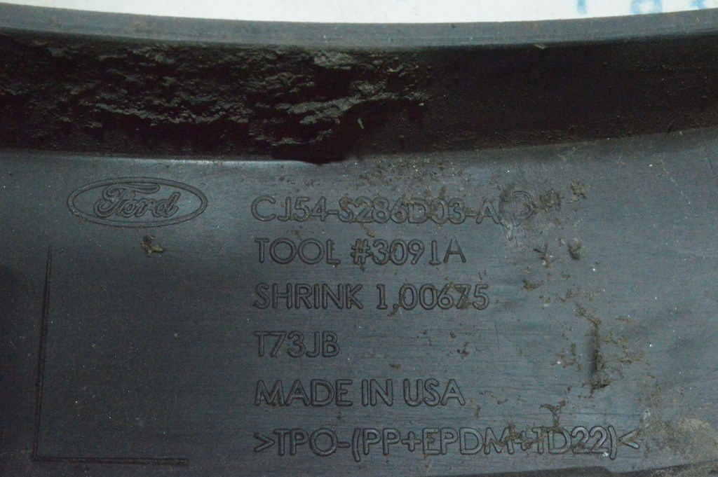 Накладка арки крыла зад лев Ford Escape MK3 13- (09) сломано крепление — фото 3