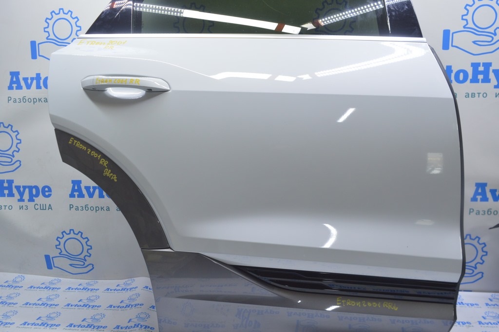 Накладка арки крыла зад прав Audi E-Tron (Q8) GEN 18- на двери (01)
