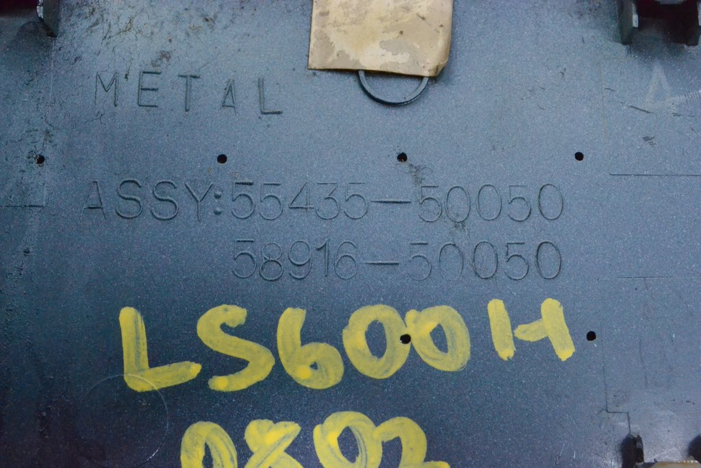 Накладка боковая центральной консоли правая передняя Lexus LS600h 2008 беж (02) — фото 3