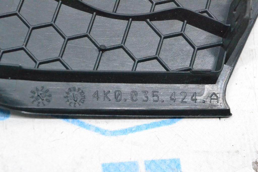 Накладка динамика передней панели Audi A7 C8 19-25 черн — фото 3