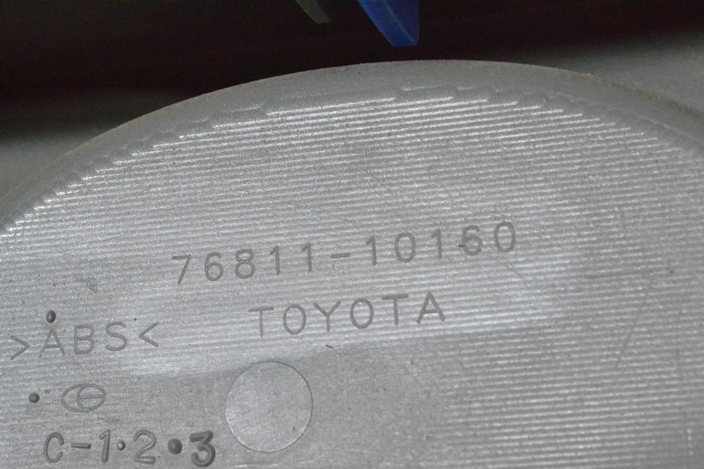Накладка двери багажника Toyota C-HR 18-23 (01) серебро — фото 3