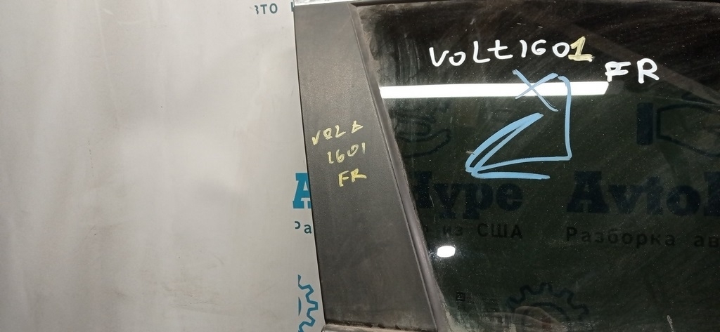 Накладка двери боковая перед прав Chevrolet Volt 16- (01) деф. спереди