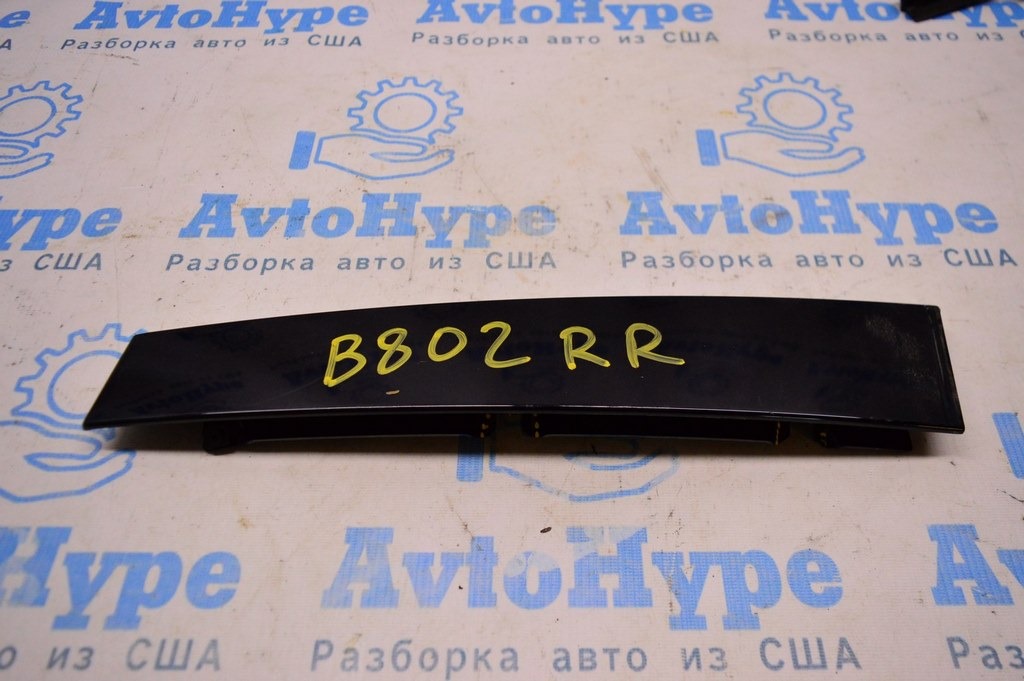 Накладка двери боковая зад прав VW Passat b8 USA (02) небольшой деф.ккрепления