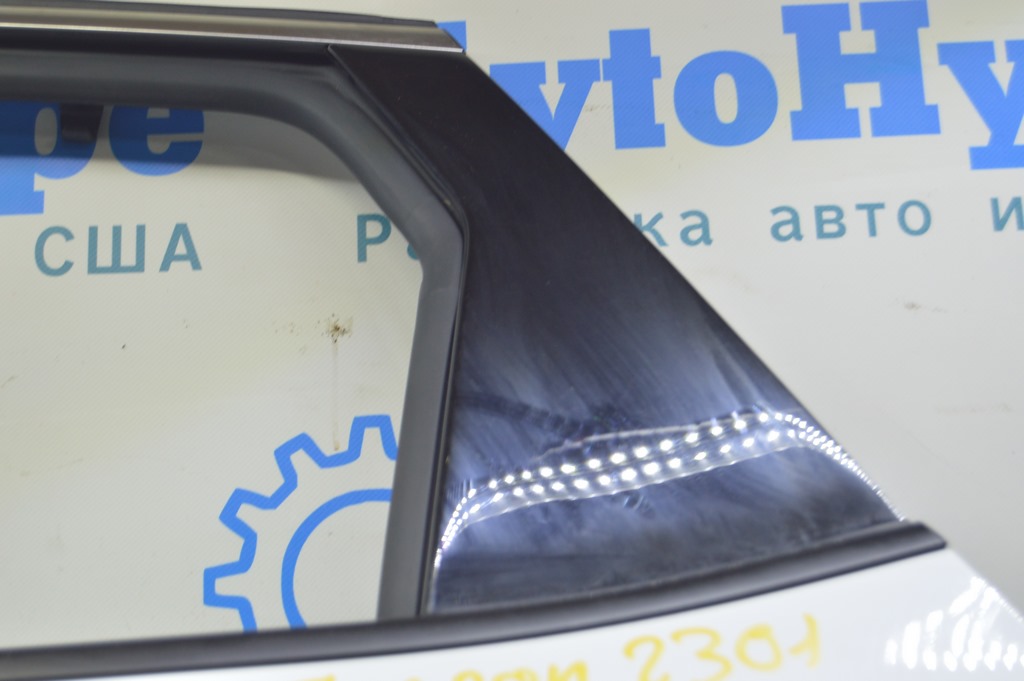 Накладка двери боковая задняя зад лев Hyundai Tucson 22- (01) царапина