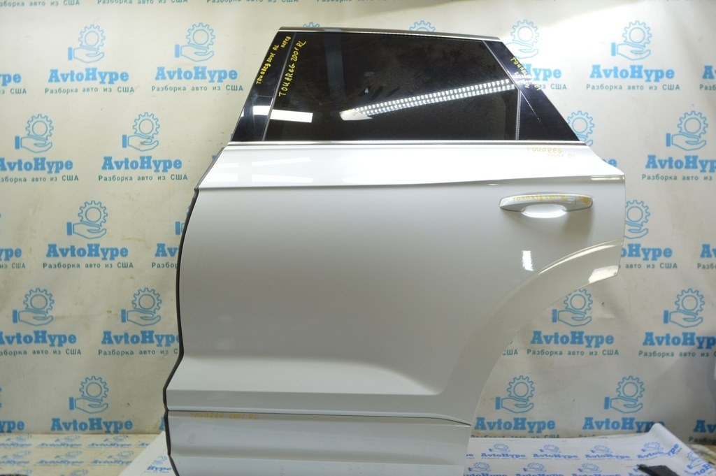 Накладка двери нижняя зад лев VW Touareg 18- белый C9A (01)белый C9A (01)