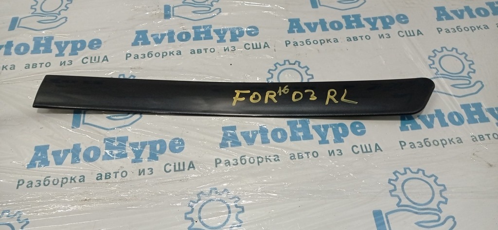 Накладка двери центр (над нижней) зад лев Subaru Forester 14-18 SJ в цвет кузова