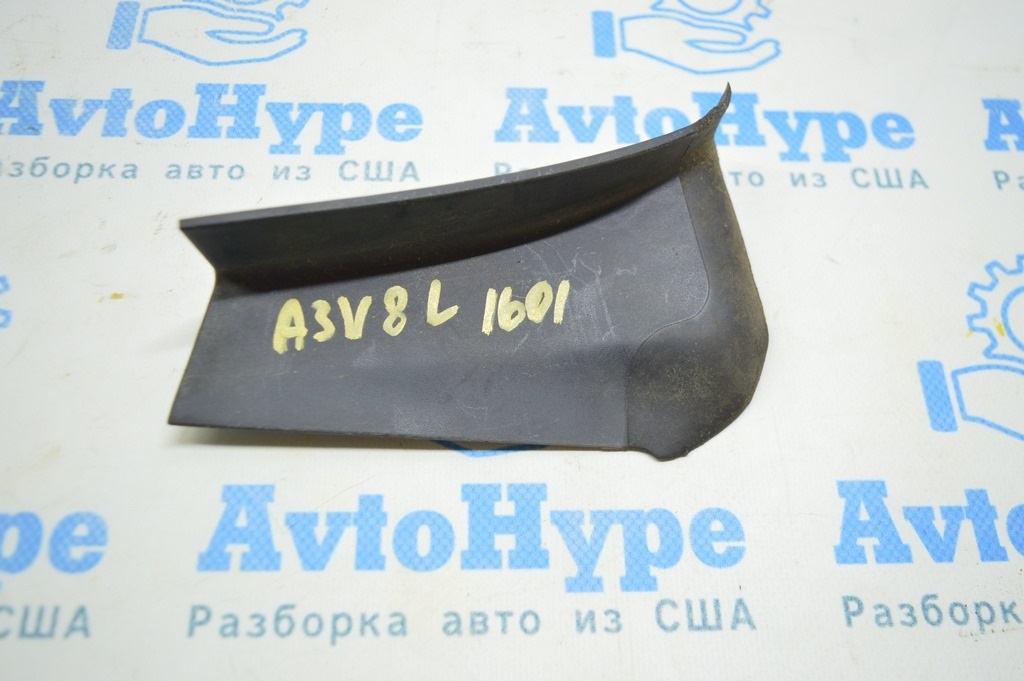 Накладка фонаря внешнего крыло правого Audi A3 8V 15-16 4d usa