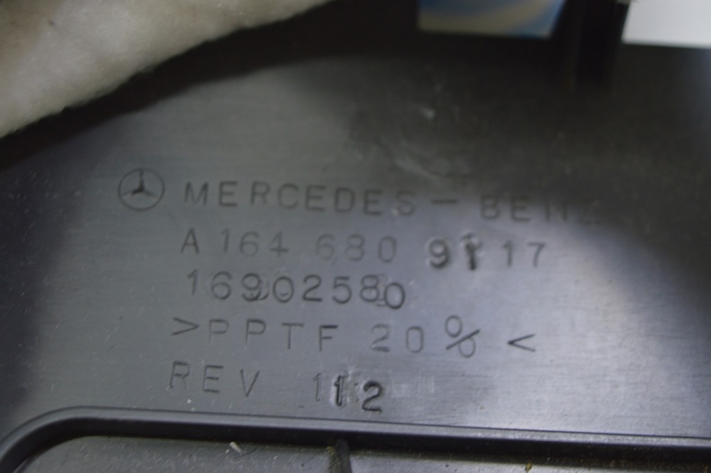 Накладка перед панели пространства ног водителя Mercedes X164 GL черн — фото 3