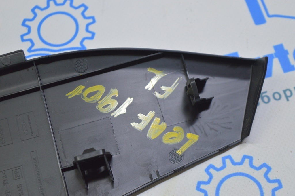 Накладка передней панели боковая левая Nissan Leaf 18- черная — фото 3