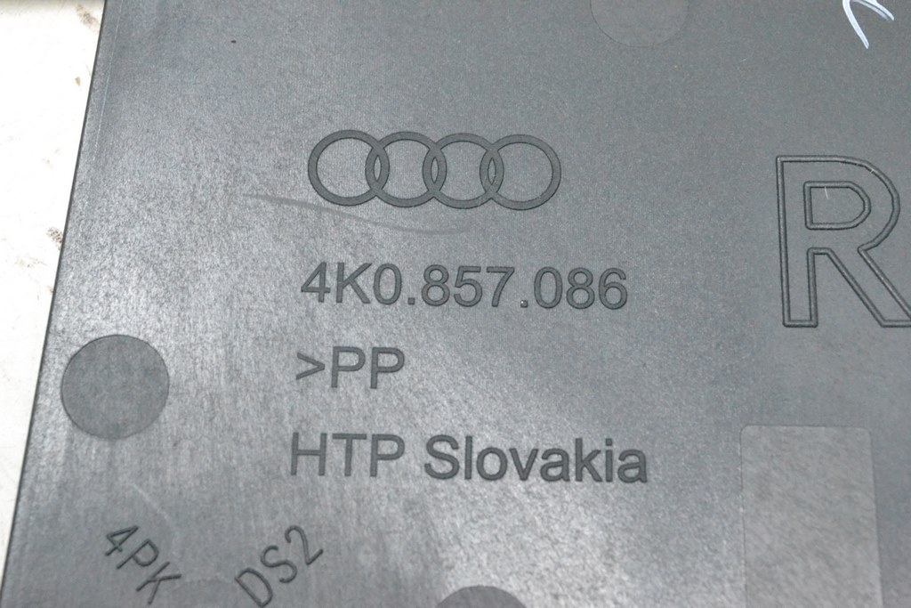 Накладка передней панели боковая правая Audi A7 C8 19-25 черн — фото 3