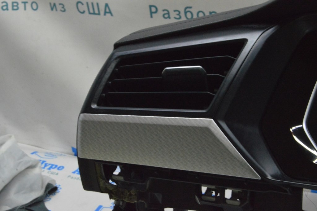 Накладка передней панели левая VW Jetta 19- серая