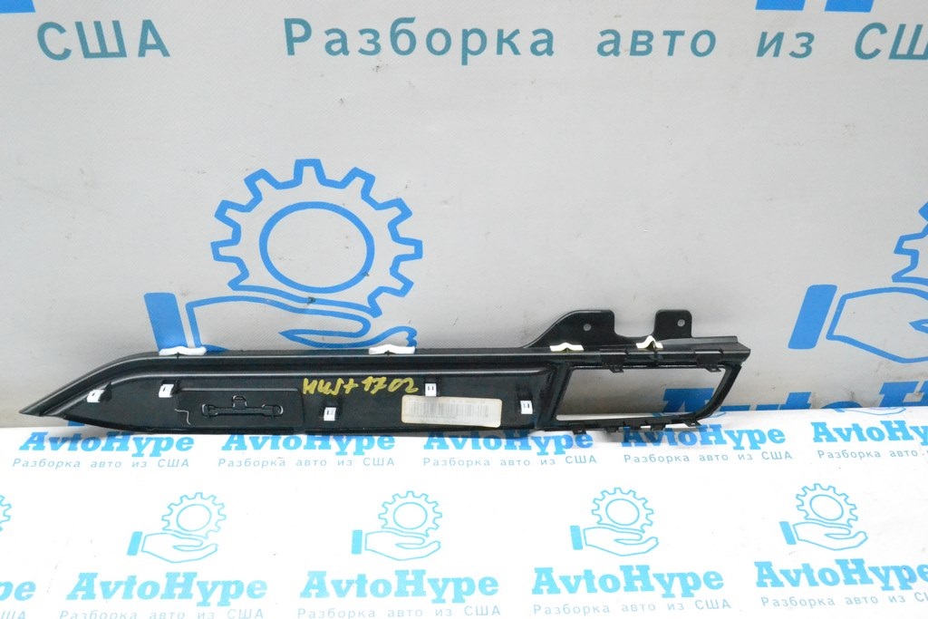 Накладка передней панели правая Ford Mustang mk6 15-23 черная, без дефлектора, с эмблемой — фото 4