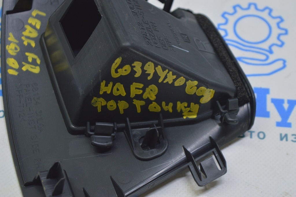 Накладка передней панели верхняя правая Nissan Leaf 18- черная с воздуховодом — фото 4