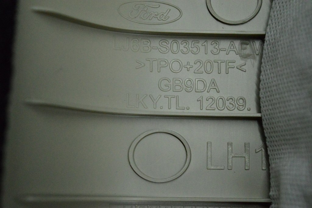 Накладка передней стойки левая Ford Escape MK4 20- беж — фото 2