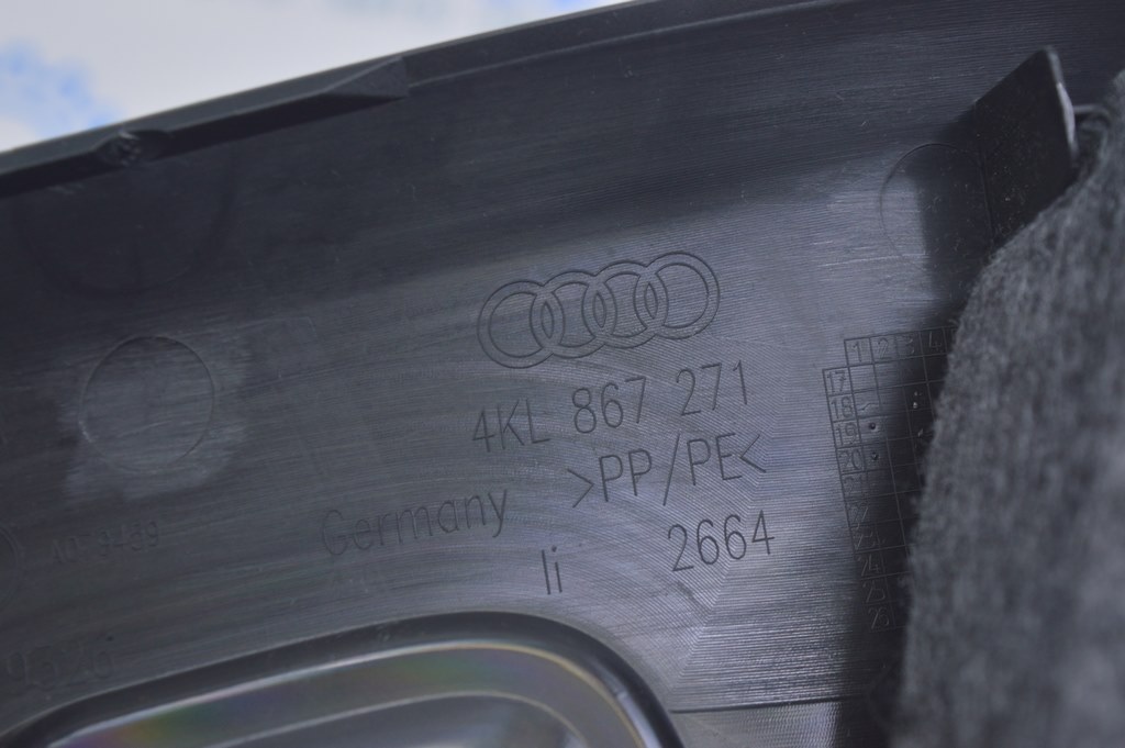 Накладка передней стойки нижняя левая Audi E-Tron (Q8) GEN 18- черн — фото 3