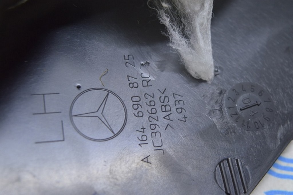 Накладка передней стойки нижняя левая Mercedes X164 GL черн — фото 3