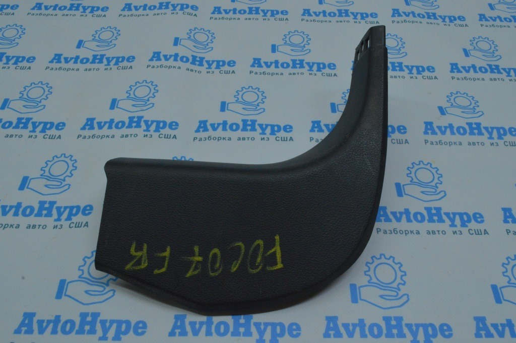 Накладка передней стойки нижняя правая Ford Focus mk3 11-18 черная