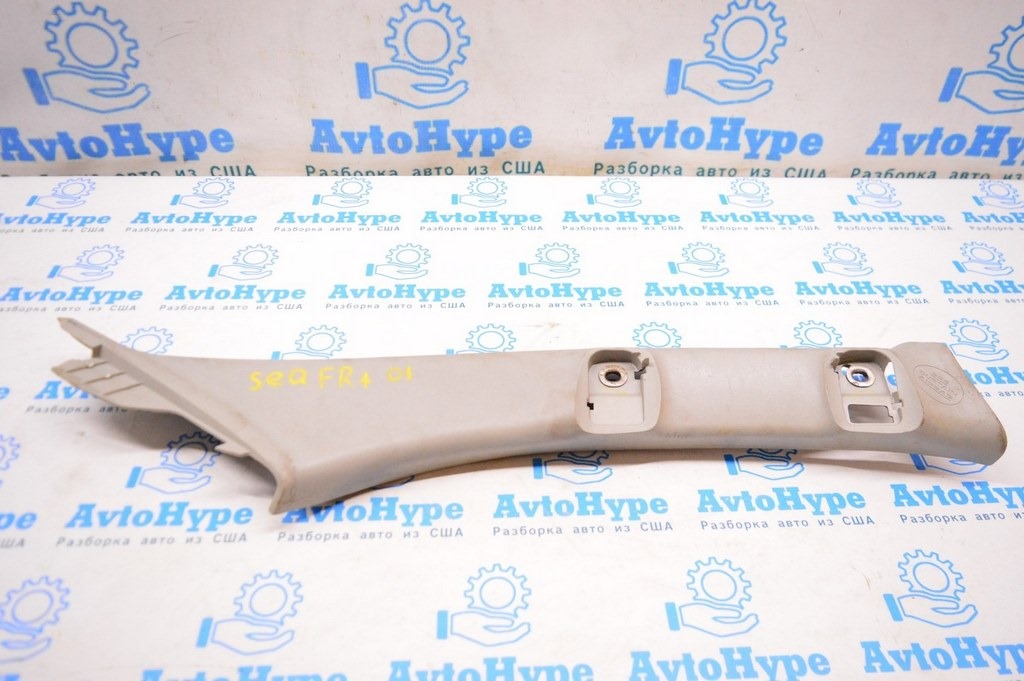 Накладка передней стойки правая Toyota Sequoia 2008-2022
