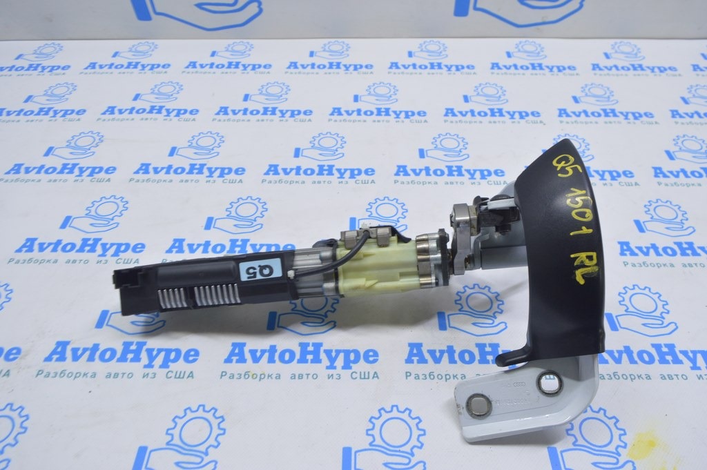 Накладка петли двери багажника левая Audi Q5 8R 09-17