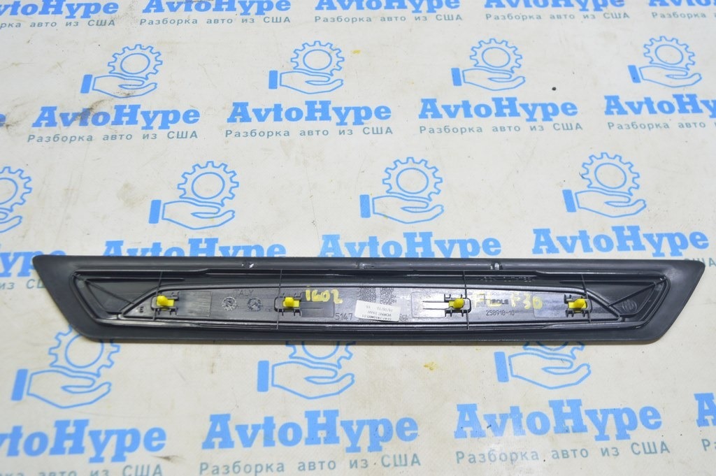 Накладка порога перед лев наружн BMW 3 F30 12-19 черн с хромом — фото 2