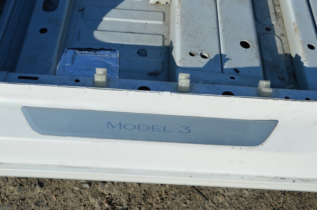 Накладка порога передняя лев внешняя Tesla Model 3 18- хром