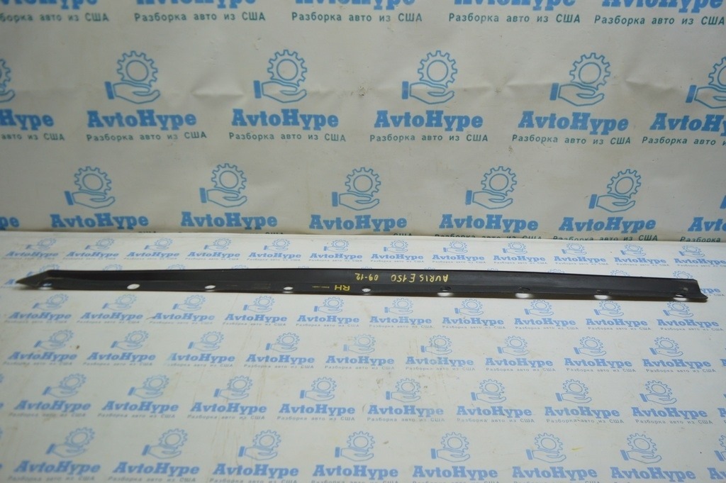 Накладка порога права Toyota Auris 09-12 реаліз Вадим