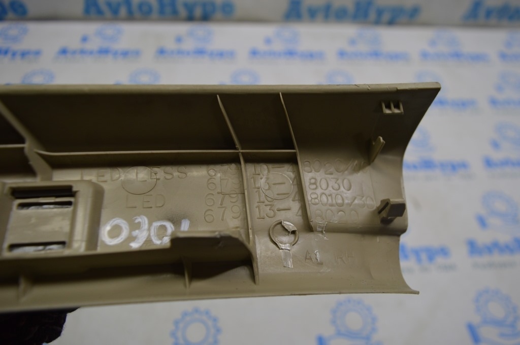 Накладка порога с подсветкой передняя правая Lexus RX300 RX330 RX350 RX400h 04-09 беж идеал — фото 3