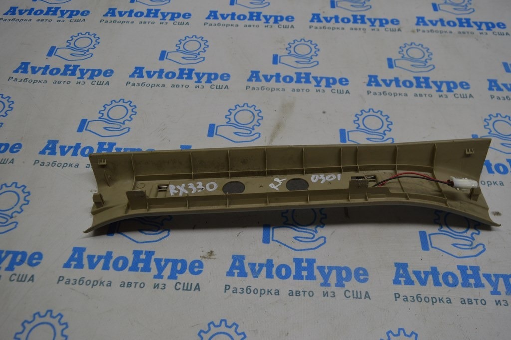 Накладка порога с подсветкой задняя правая Lexus RX300 RX330 RX350 RX400h 04-09 беж (01) тычка — фото 3