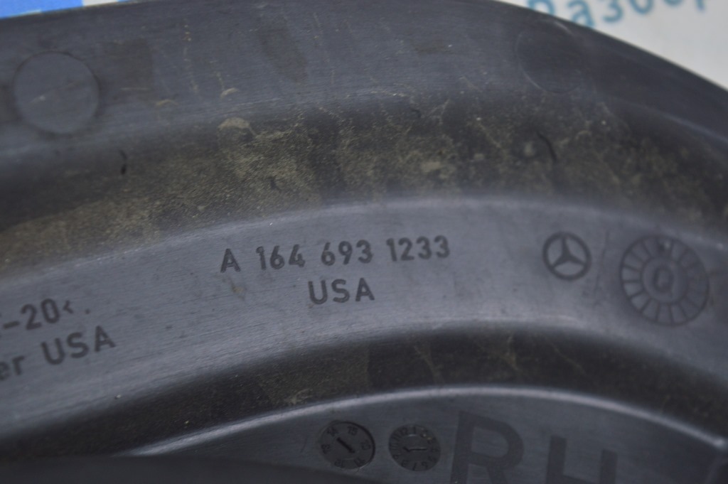 Накладка проёма двери багажника правая Mercedes X164 GL 07-12 — фото 4