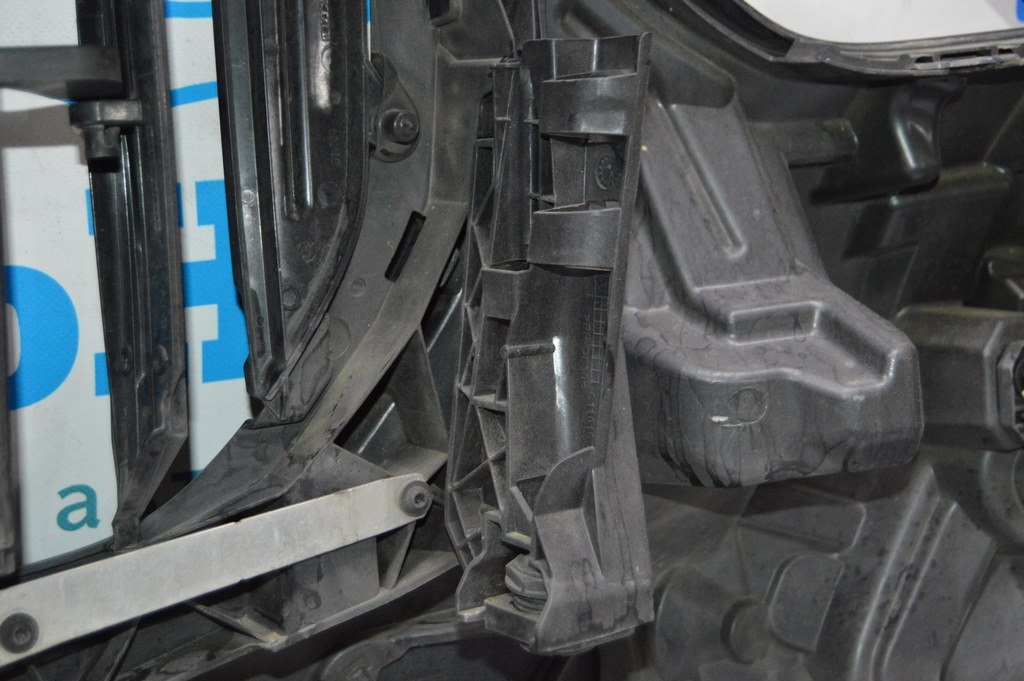 Накладка решетки переднего бампера правая BMW X5 G05 19-23 структура